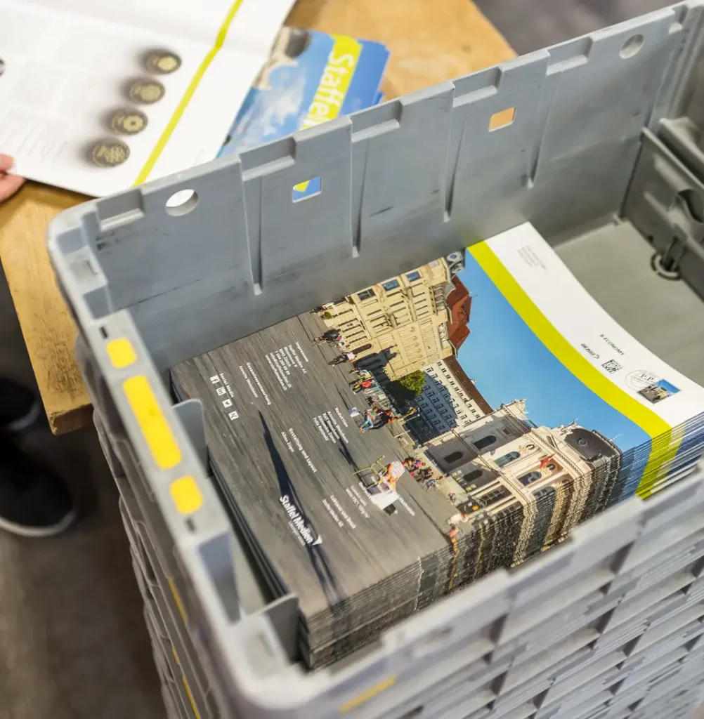 Lettershop/Versand - Hier geht die Post ab: Ihr Mailing versandfertig erstellt und beim richtigen Empfänger zugestellt – so fallen Sie auf.